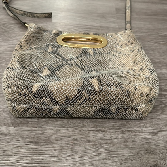Michael Kors snakeskin cowboy bag with magnetic closure - Picture 5 of 10